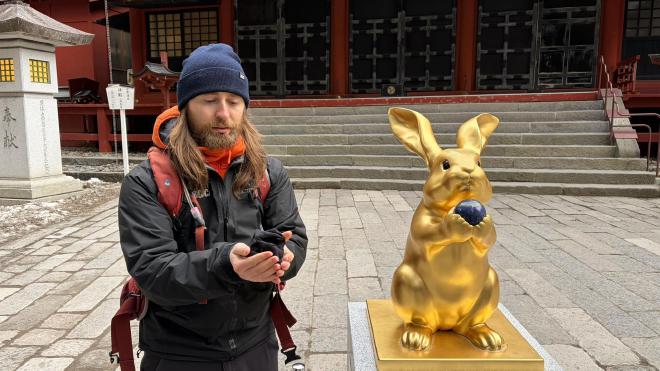 Mitch and the statues